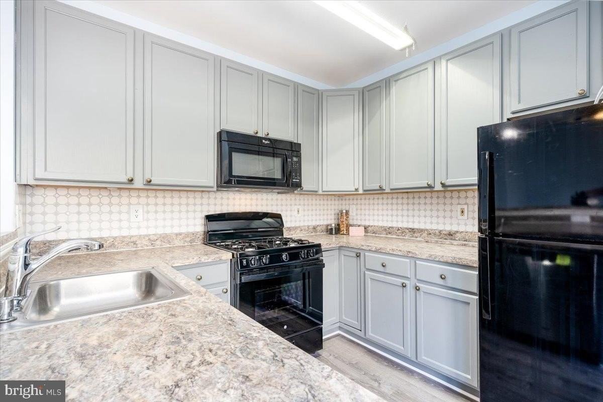 12121 Amber Ridge Cir - Photo 7 of 47