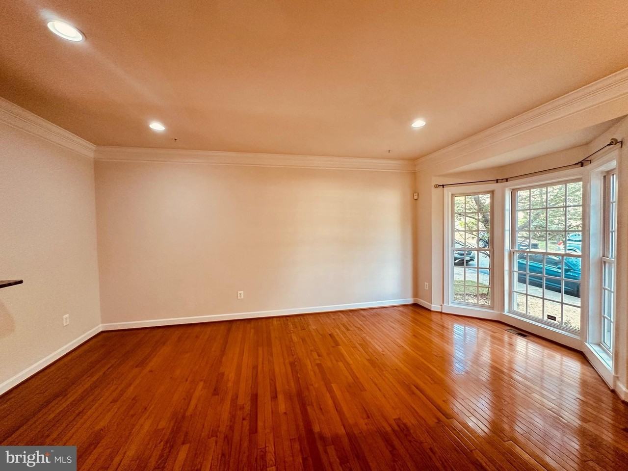 12117 Pond Pine Dr - Photo 3 of 32