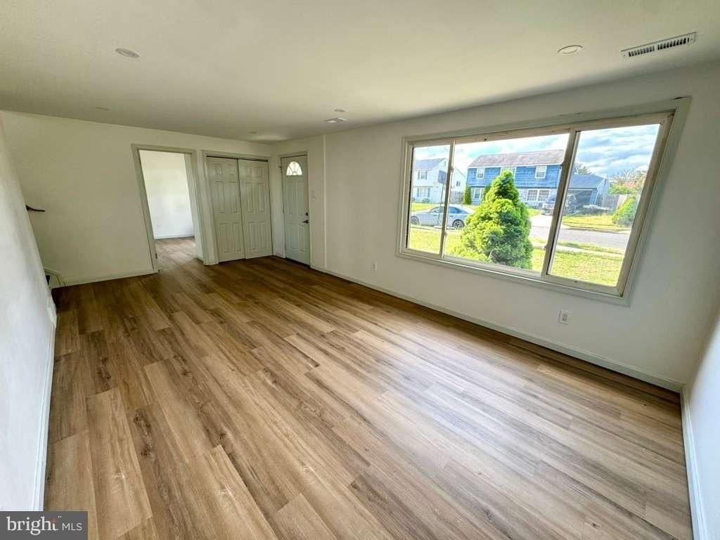 7420 Wyndam Rd - Photo 5 of 16