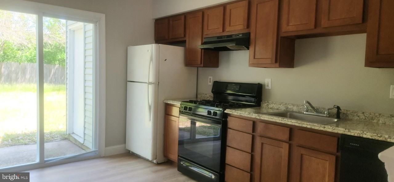 4 Harrington Ln #A - Photo 5 of 10