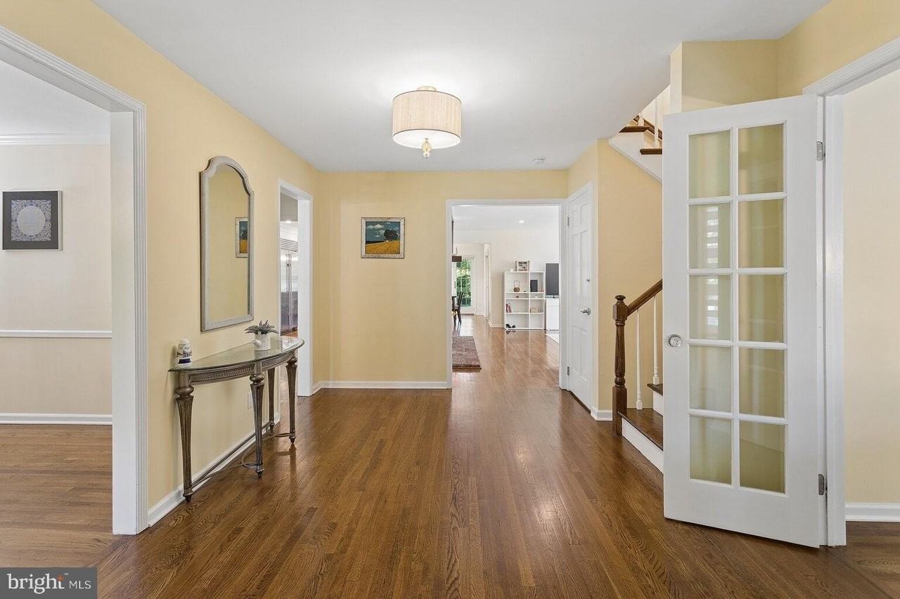 226 Riverside Dr - Photo 4 of 49
