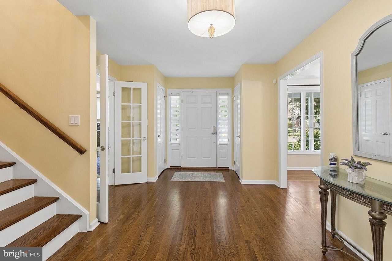 226 Riverside Dr - Photo 5 of 49