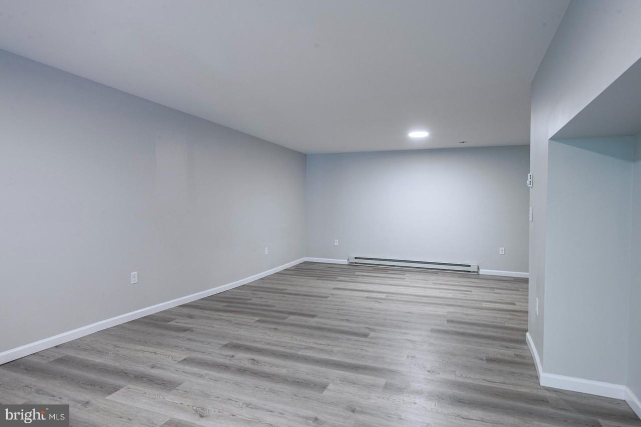 419 Woodward St #4 - Photo 4 of 14