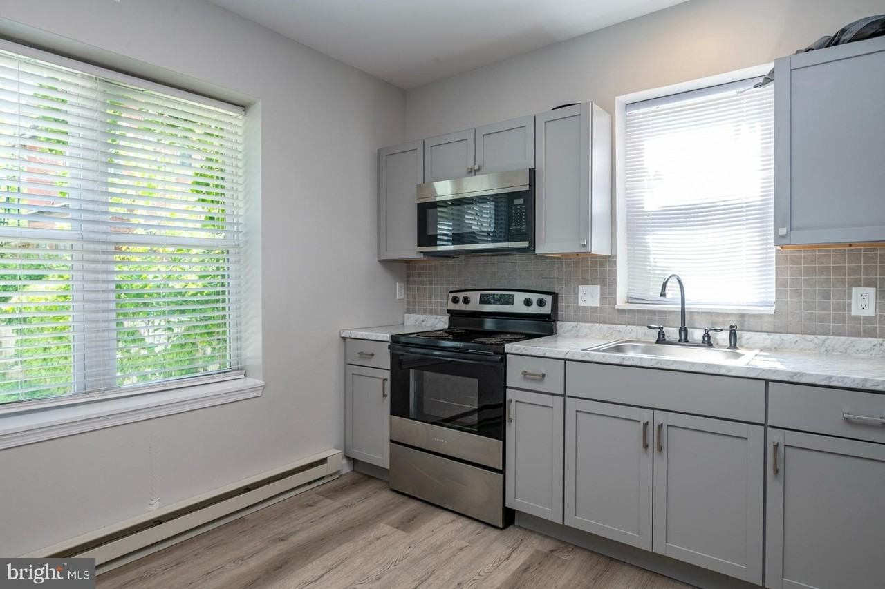 419 Woodward St #4 - Photo 7 of 14
