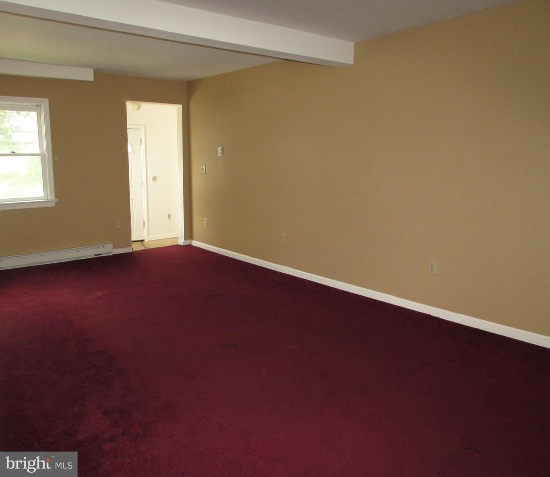907 Middle St #1 - Photo 4 of 7