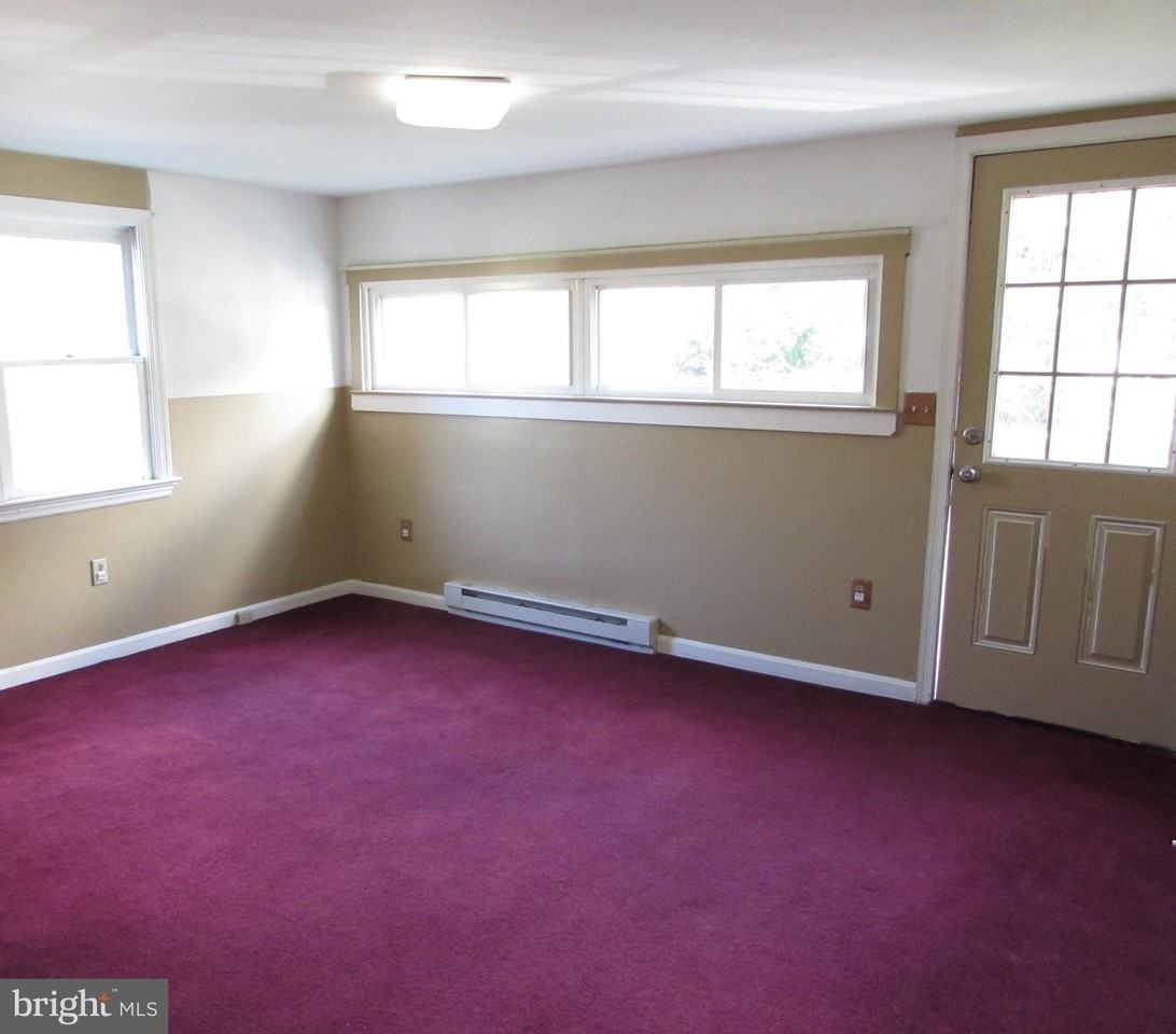 907 Middle St #1 - Photo 5 of 7