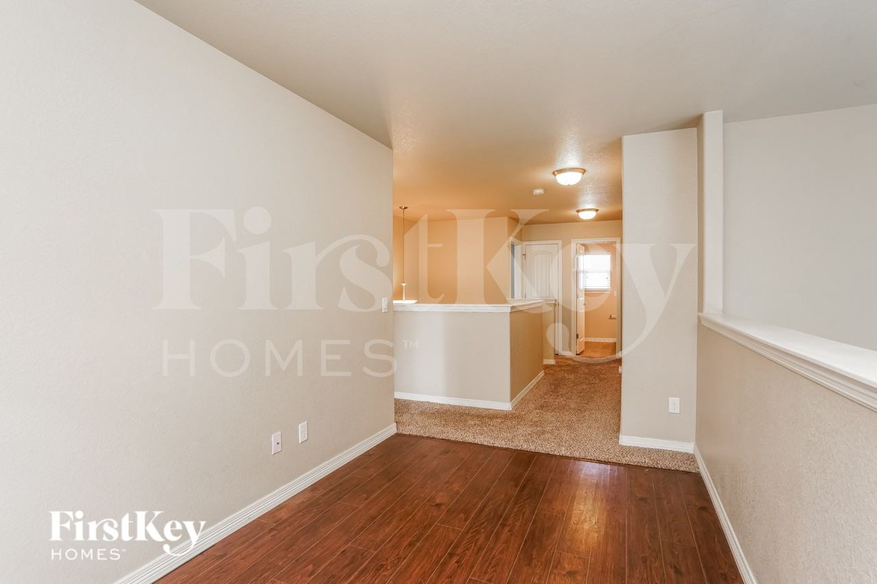 7724 Landover Ln - Photo 4 of 16