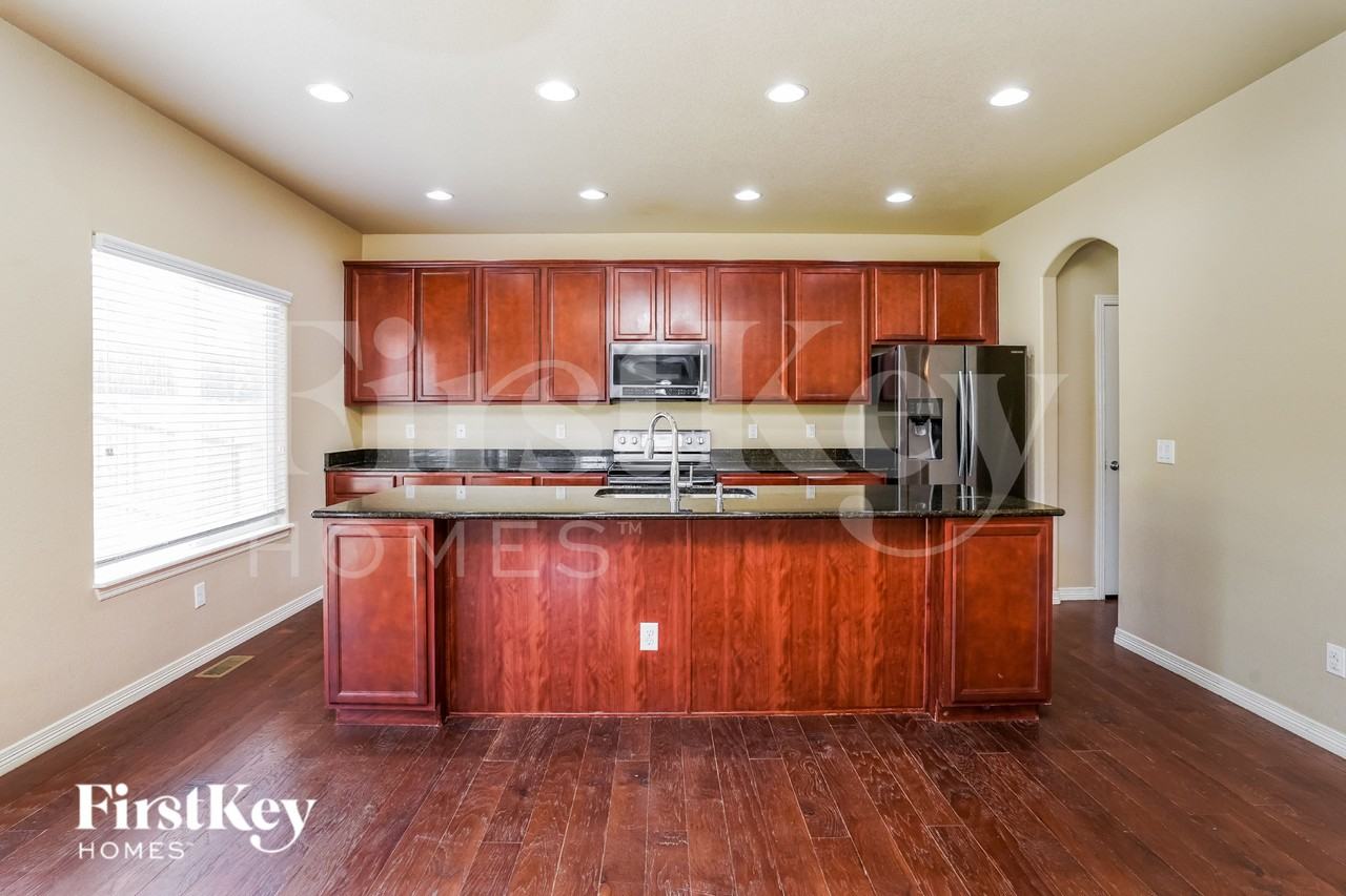 7724 Landover Ln - Photo 6 of 16