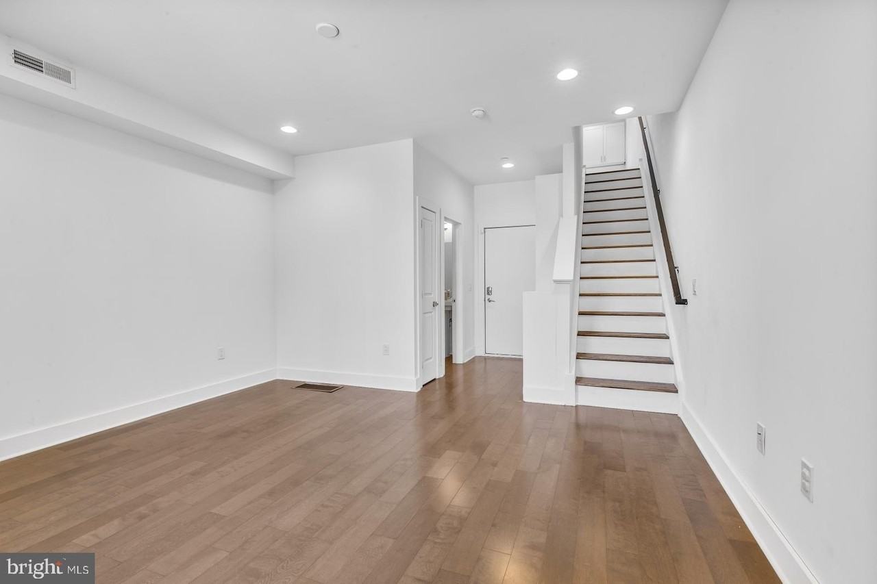 164 W Master St - Photo 3 of 50