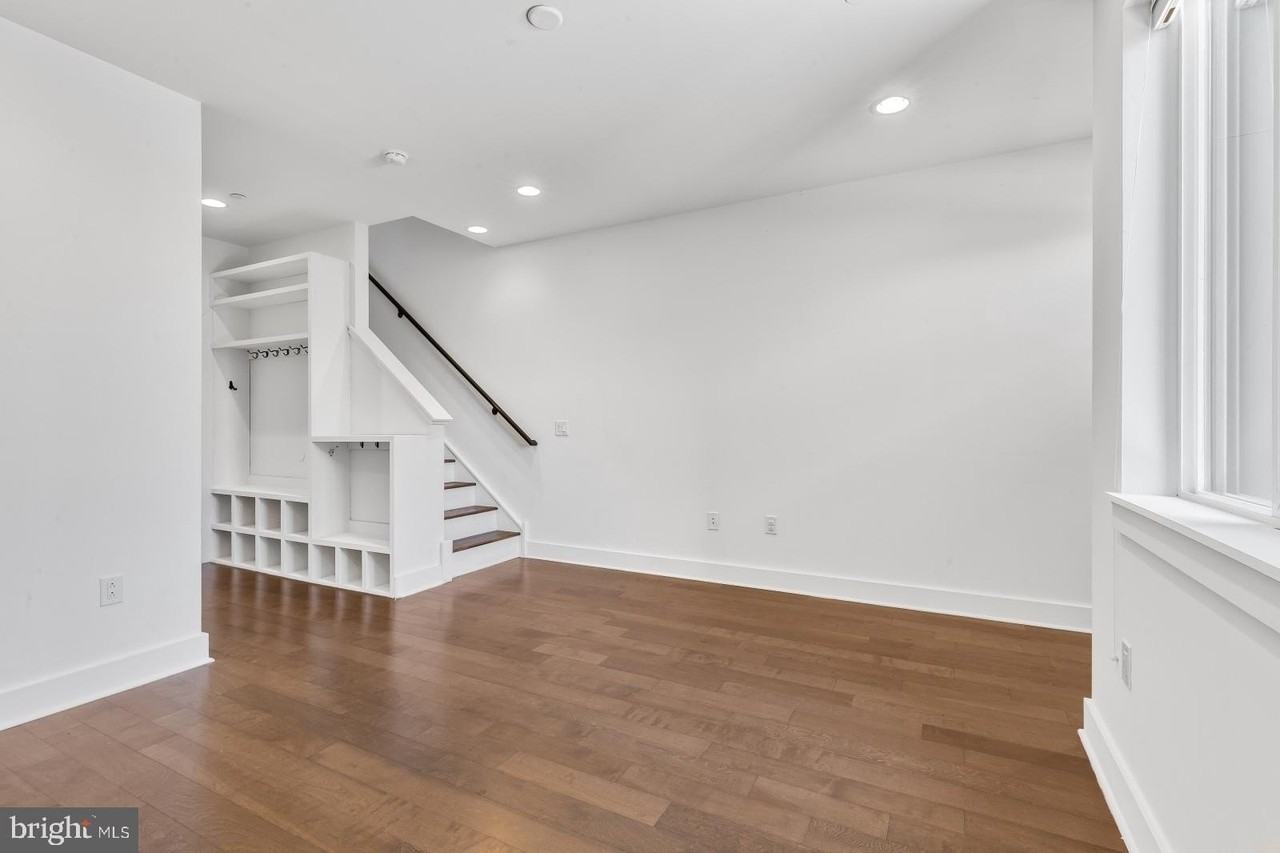 164 W Master St - Photo 4 of 50