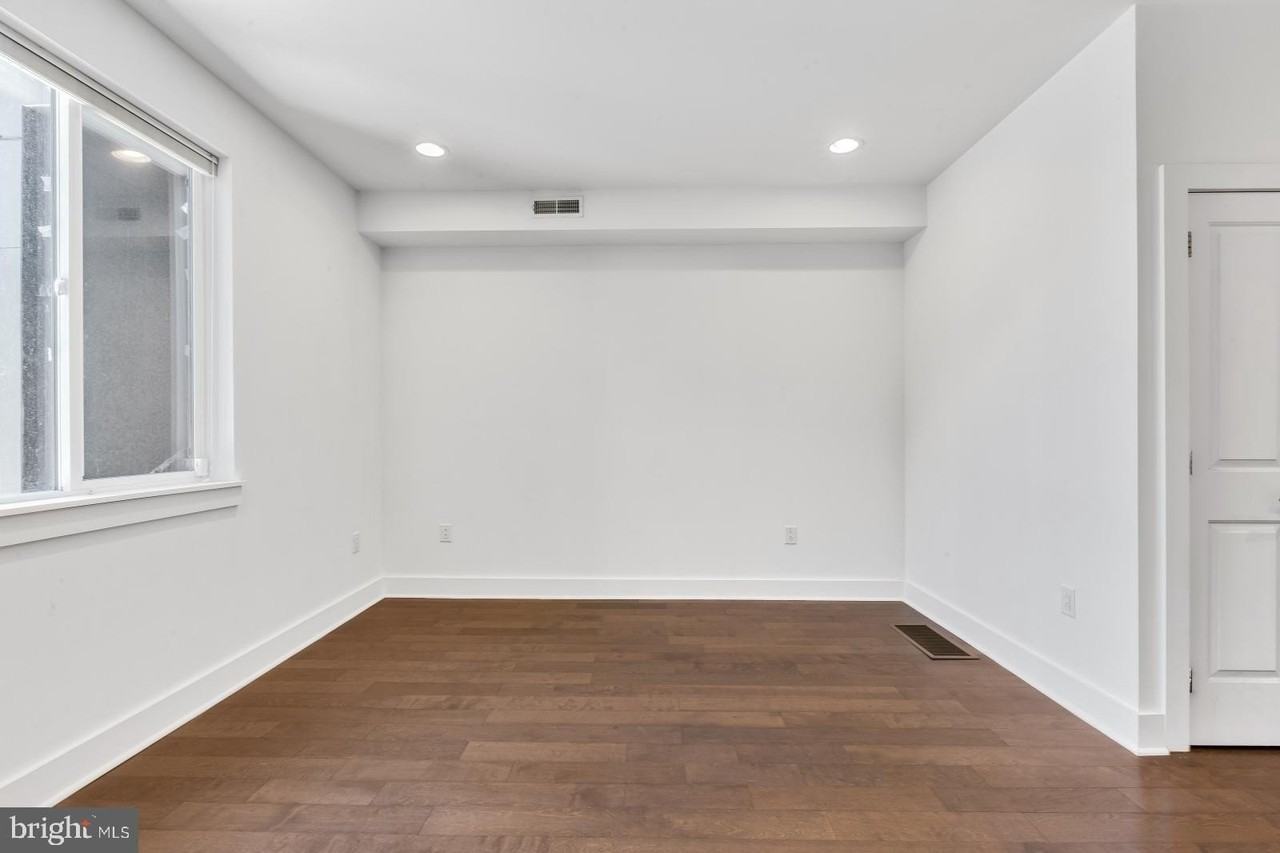 164 W Master St - Photo 5 of 50