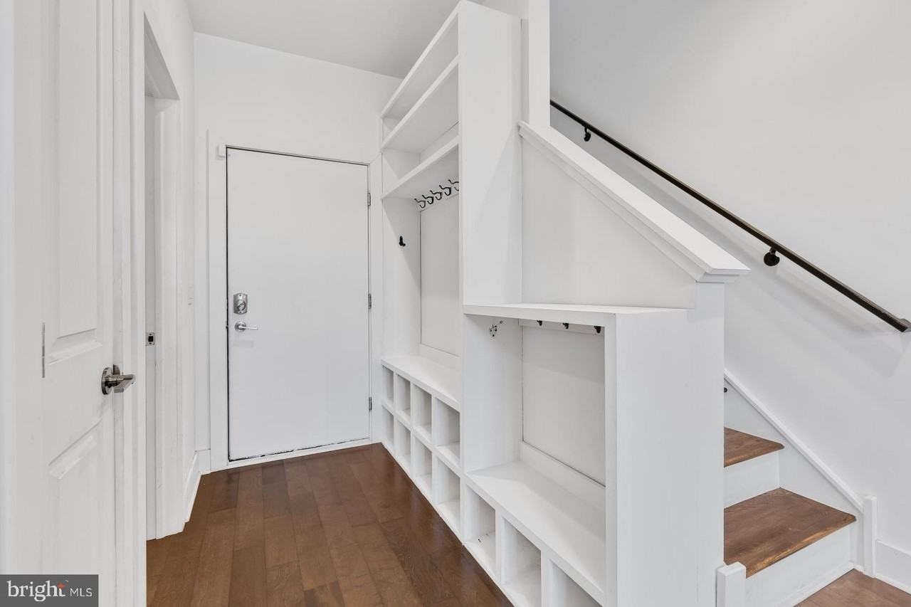 164 W Master St - Photo 6 of 50