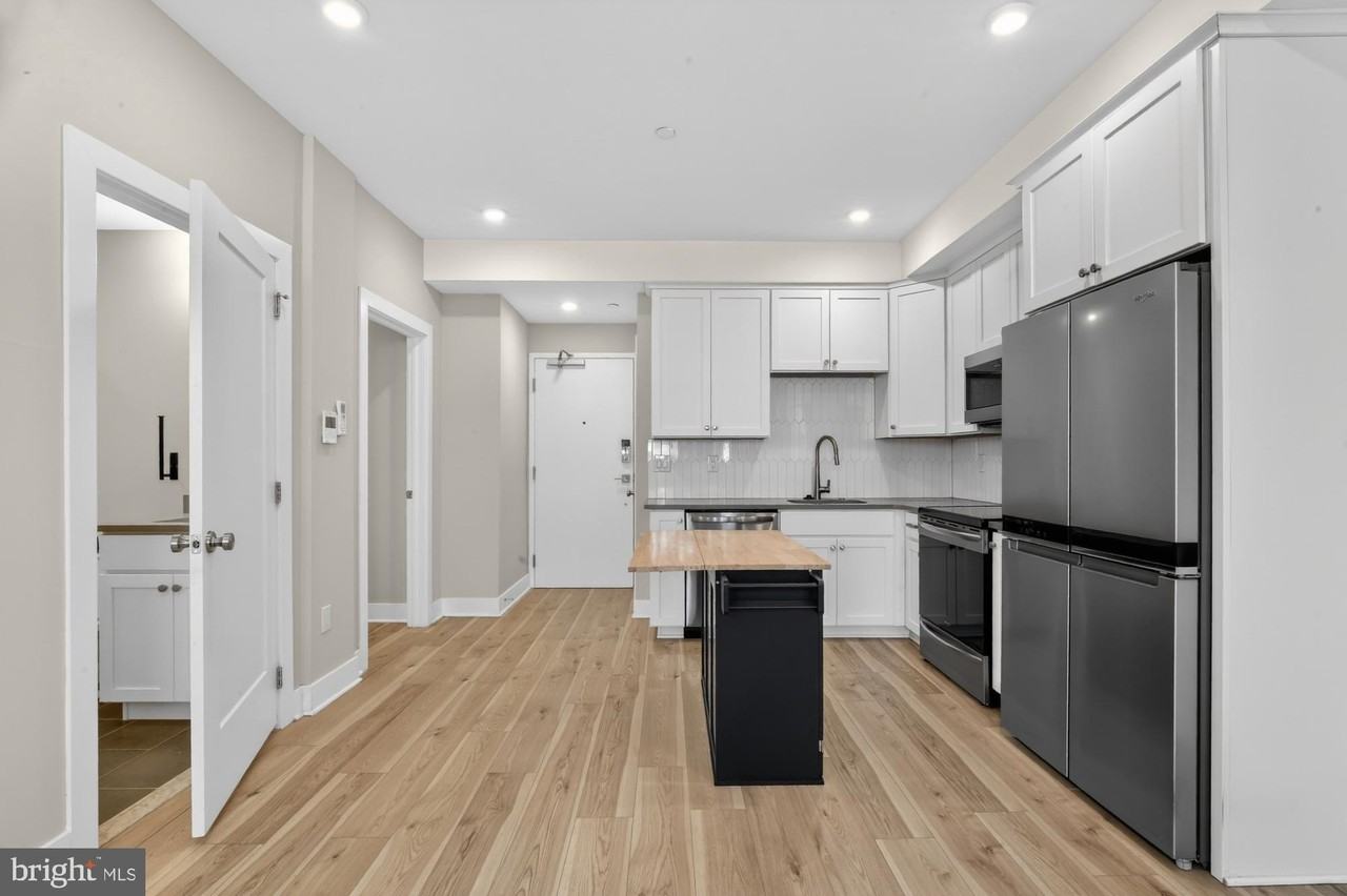 5230 Walnut St #2F - Photo 3 of 21