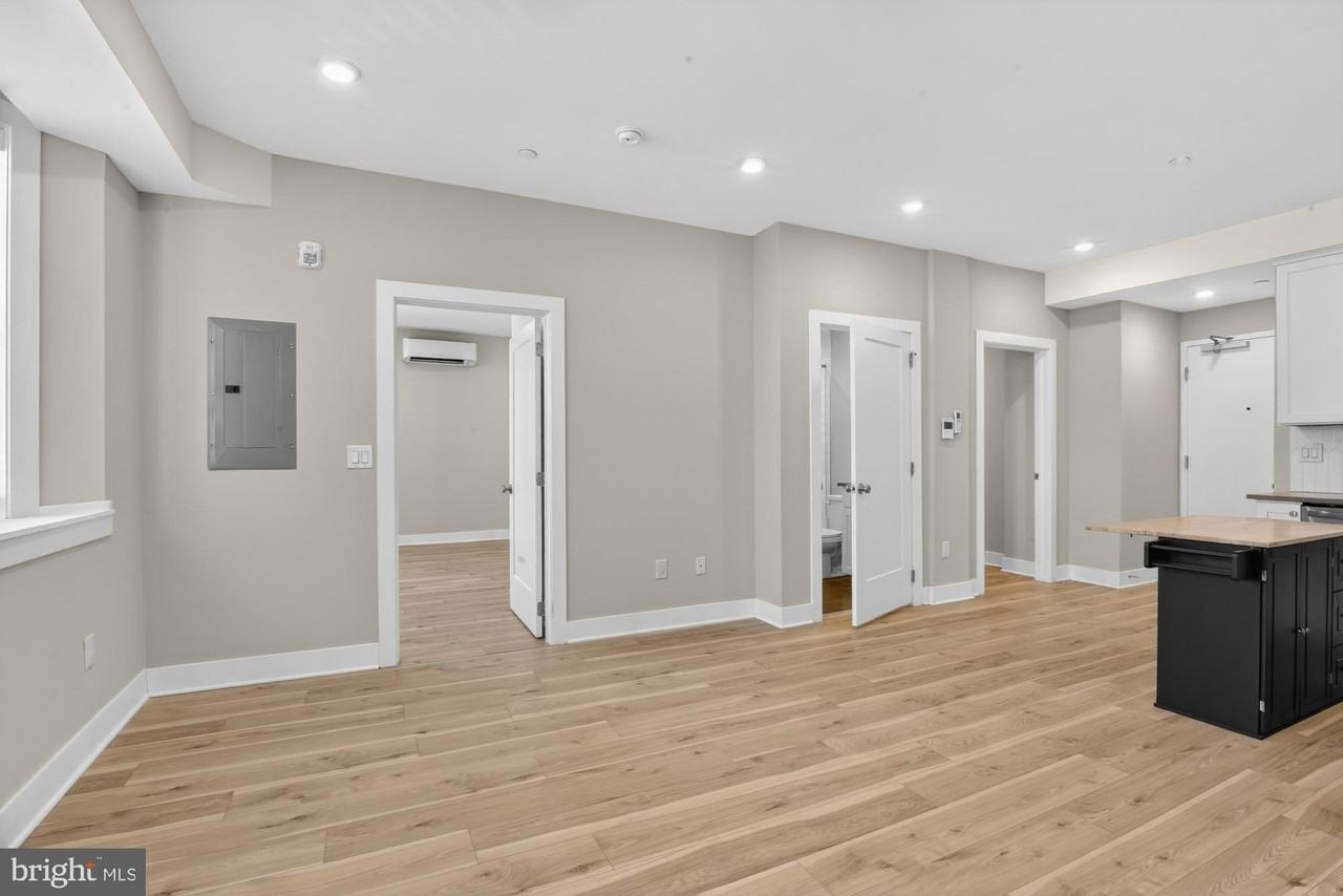 5230 Walnut St #2F - Photo 7 of 21