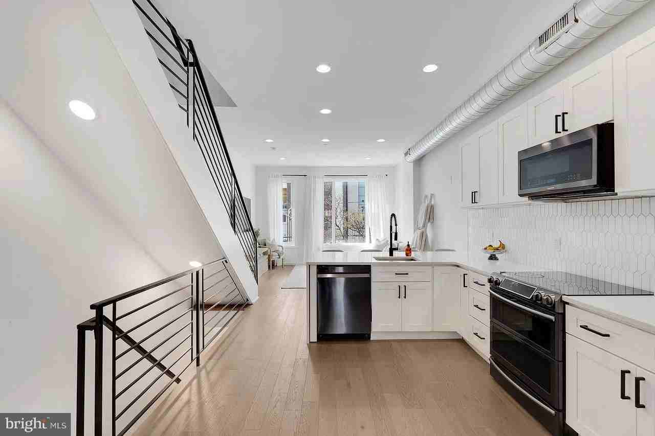 709 N 19th St #2 - Photo 4 of 30