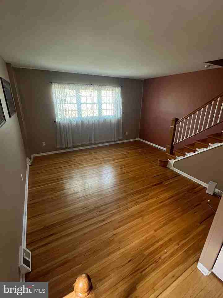7243 Shalkop St - Photo 6 of 15