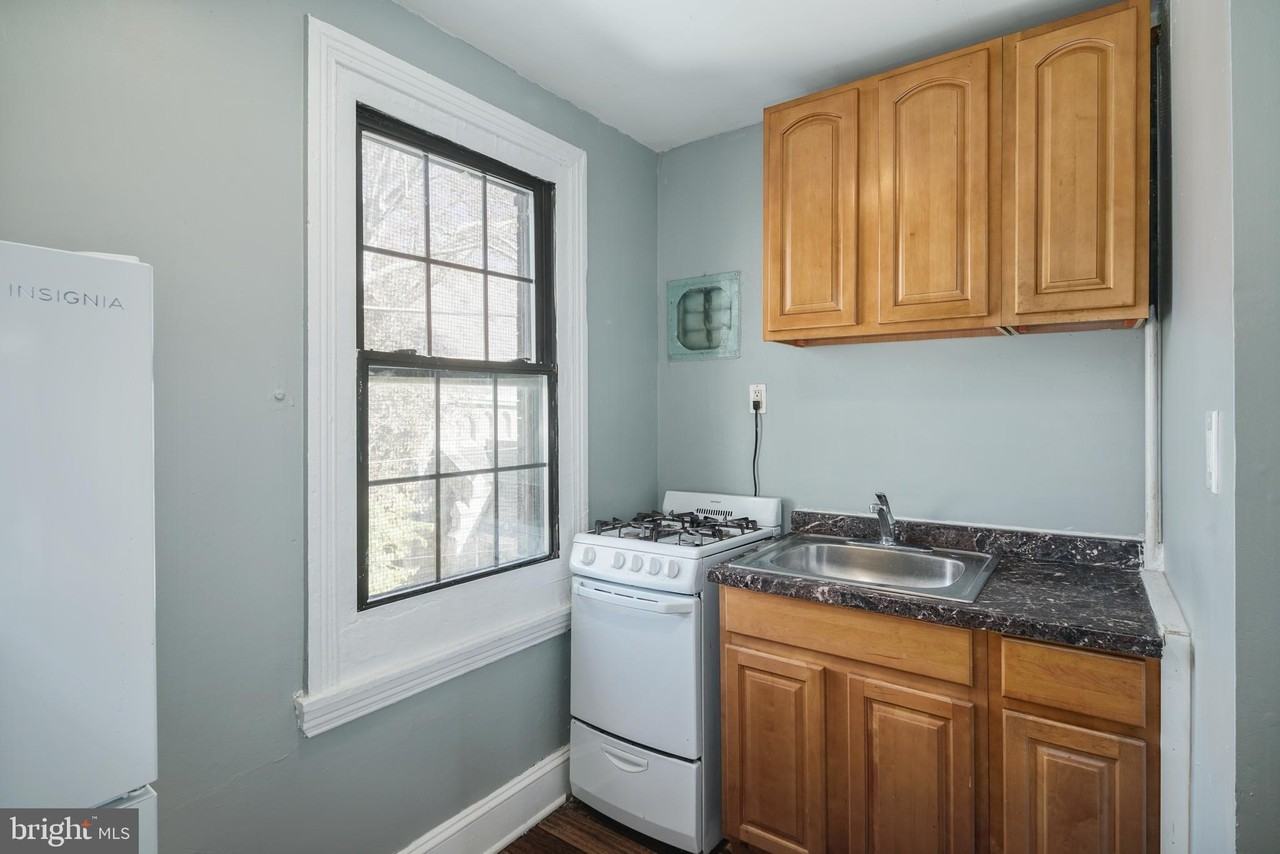 184 E Huntingdon St #3 - Photo 3 of 13