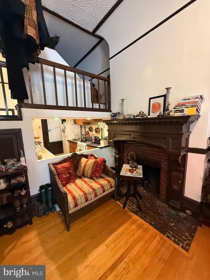 2030 Spring Garden St #1F - Photo 6 of 15
