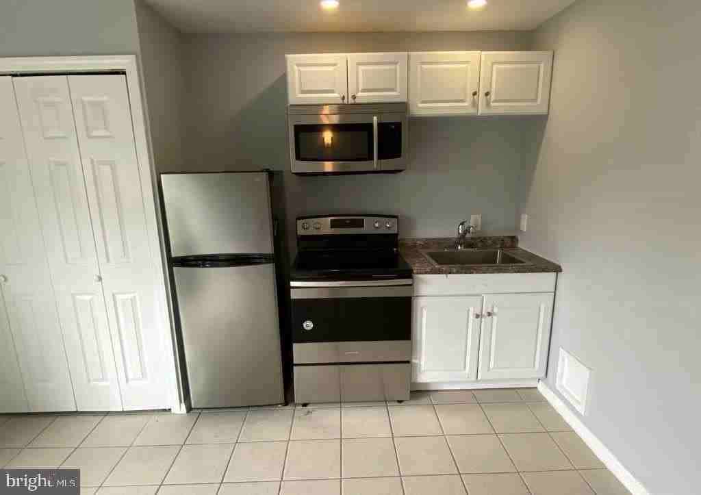 1304 S 9th St #B - Photo 3 of 6