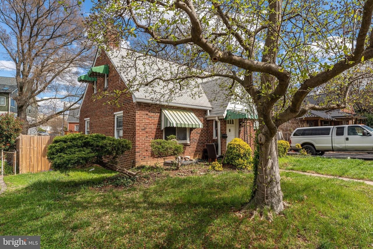 715 N George Mason Dr