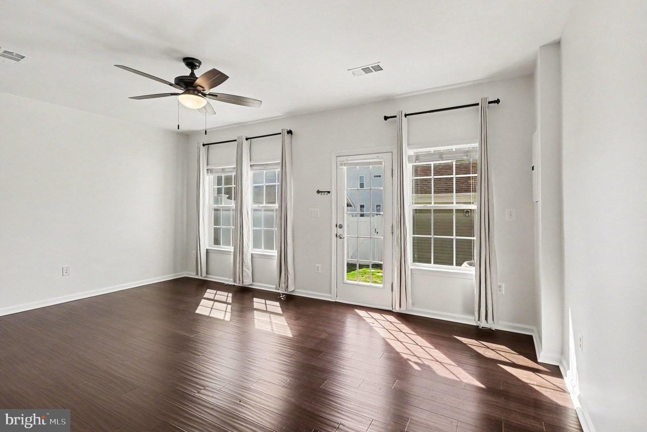 7124 Azalea Dr - Photo 4 of 27