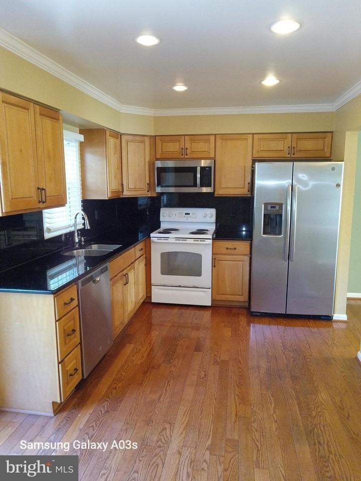 9922 Finian Ct - Photo 3 of 20