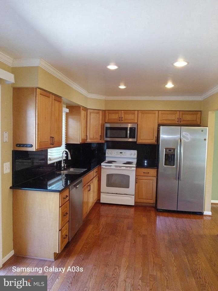 9922 Finian Ct - Photo 6 of 20