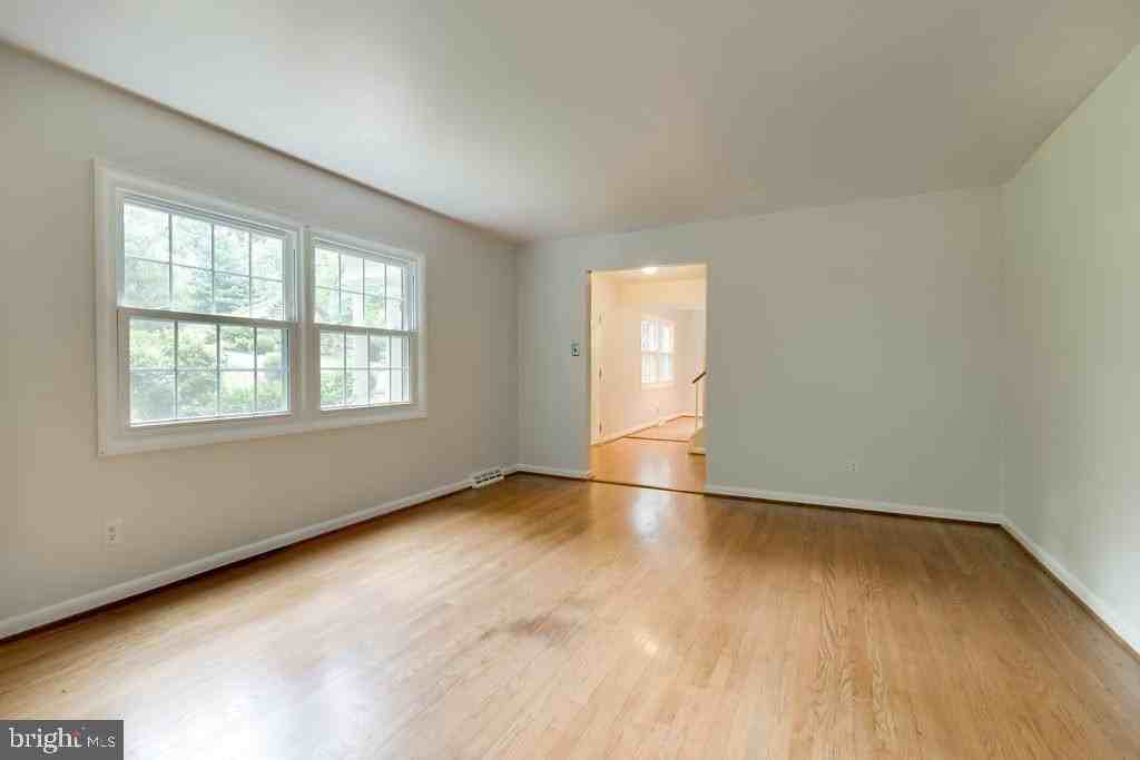 2503 Fowlers Ln - Photo 7 of 50