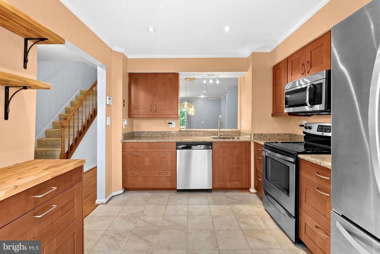 6302 Mary Todd Ct - Photo 3 of 35