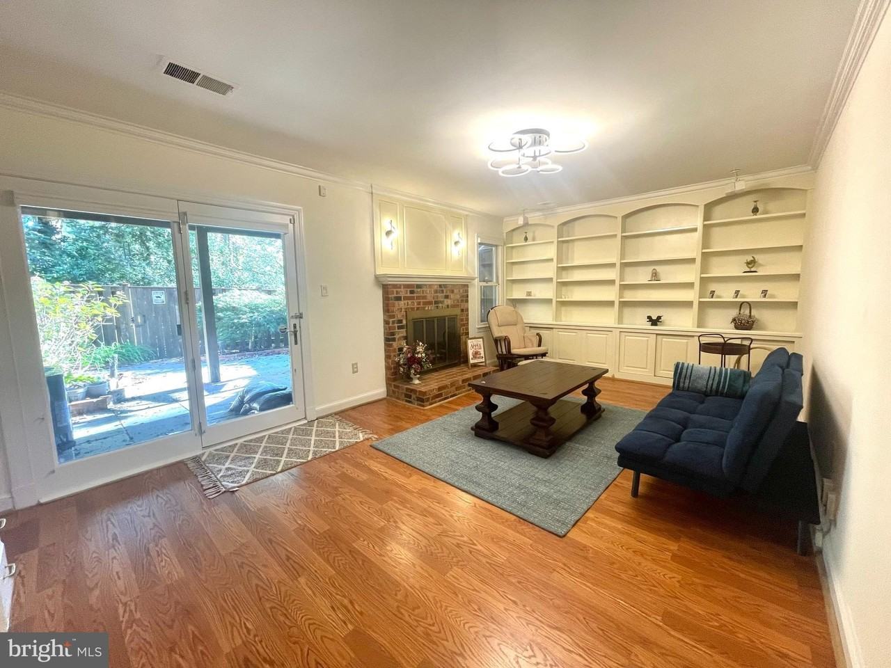 8526 Raglan Rd - Photo 3 of 8