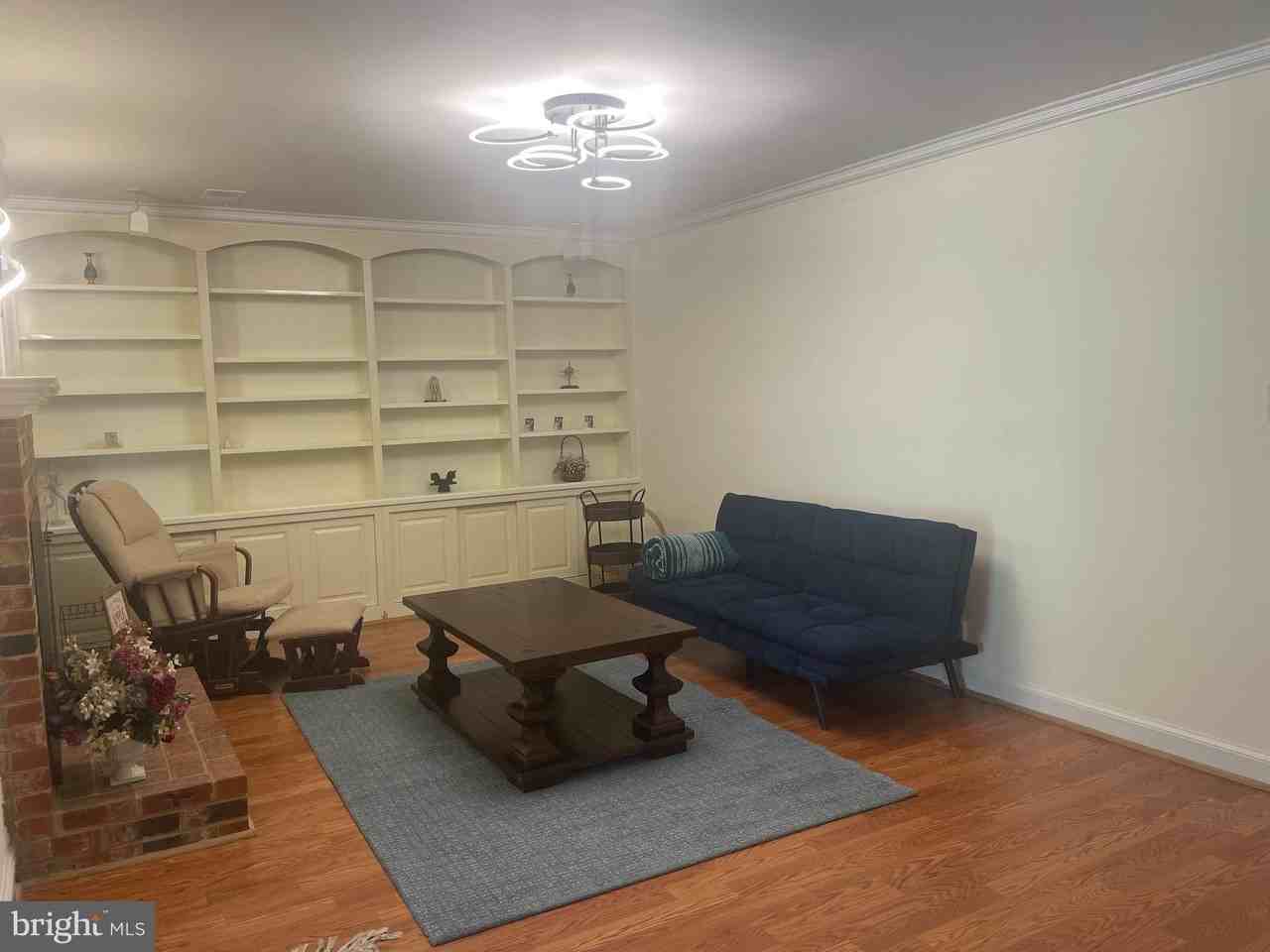 8526 Raglan Rd - Photo 4 of 8