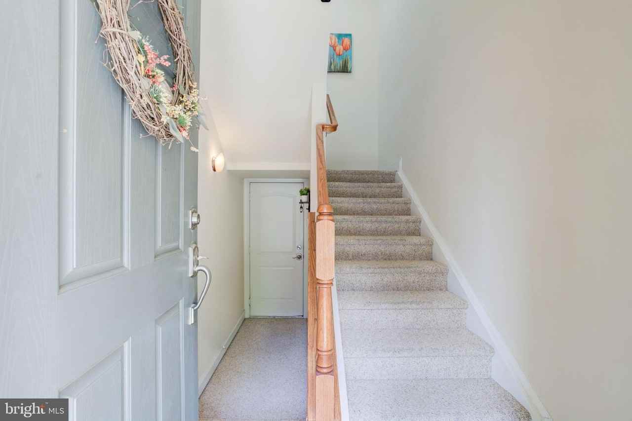 15160 Kentshire Dr - Photo 2 of 37