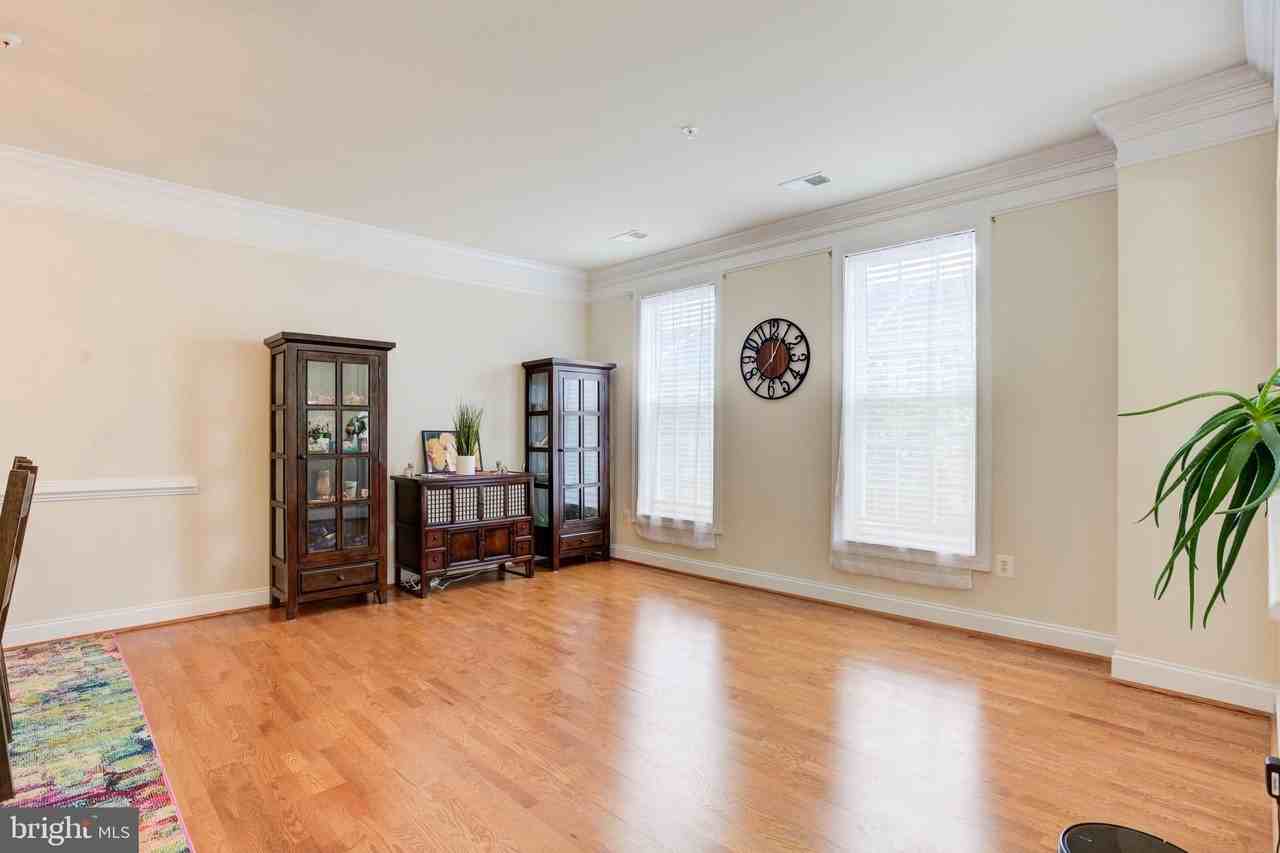 15160 Kentshire Dr - Photo 5 of 37