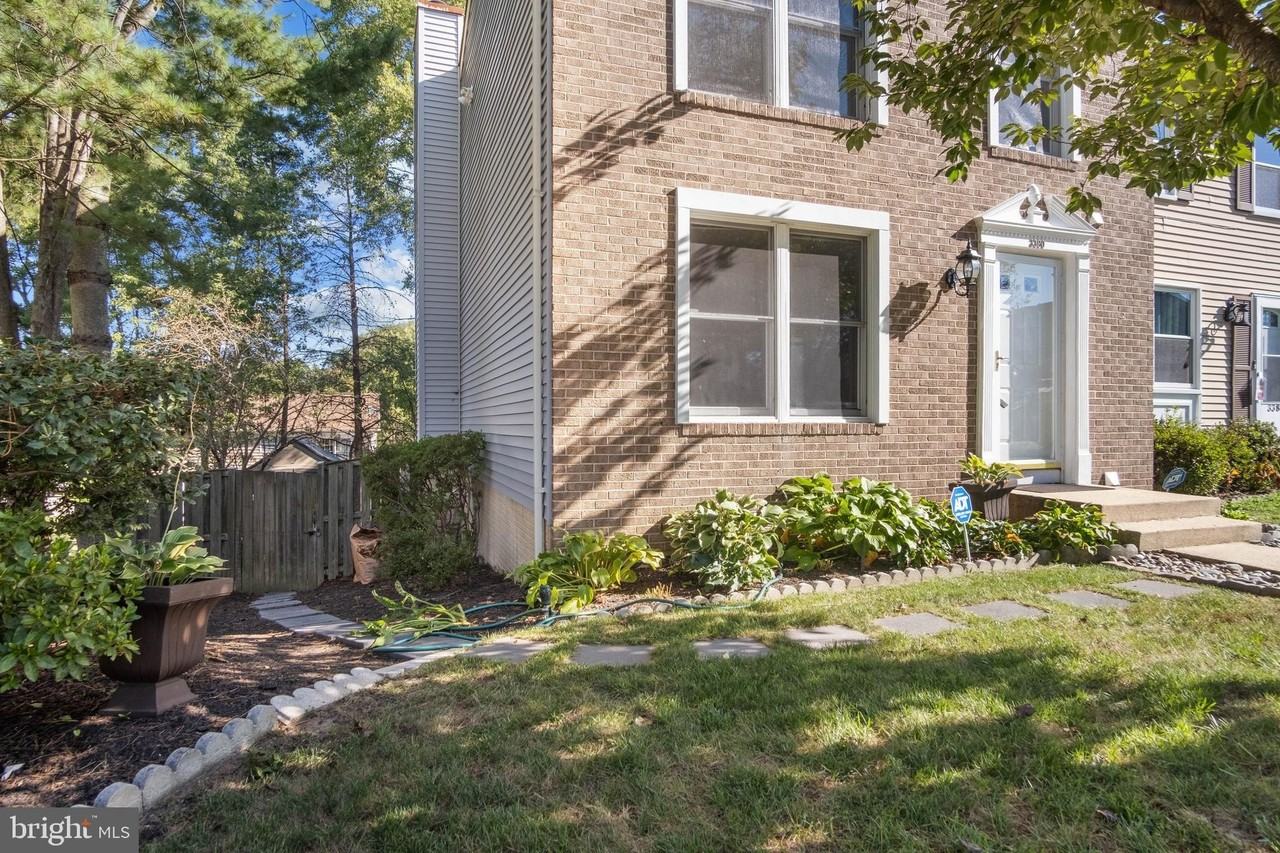 3390 Longbow Ct - Photo 2 of 31