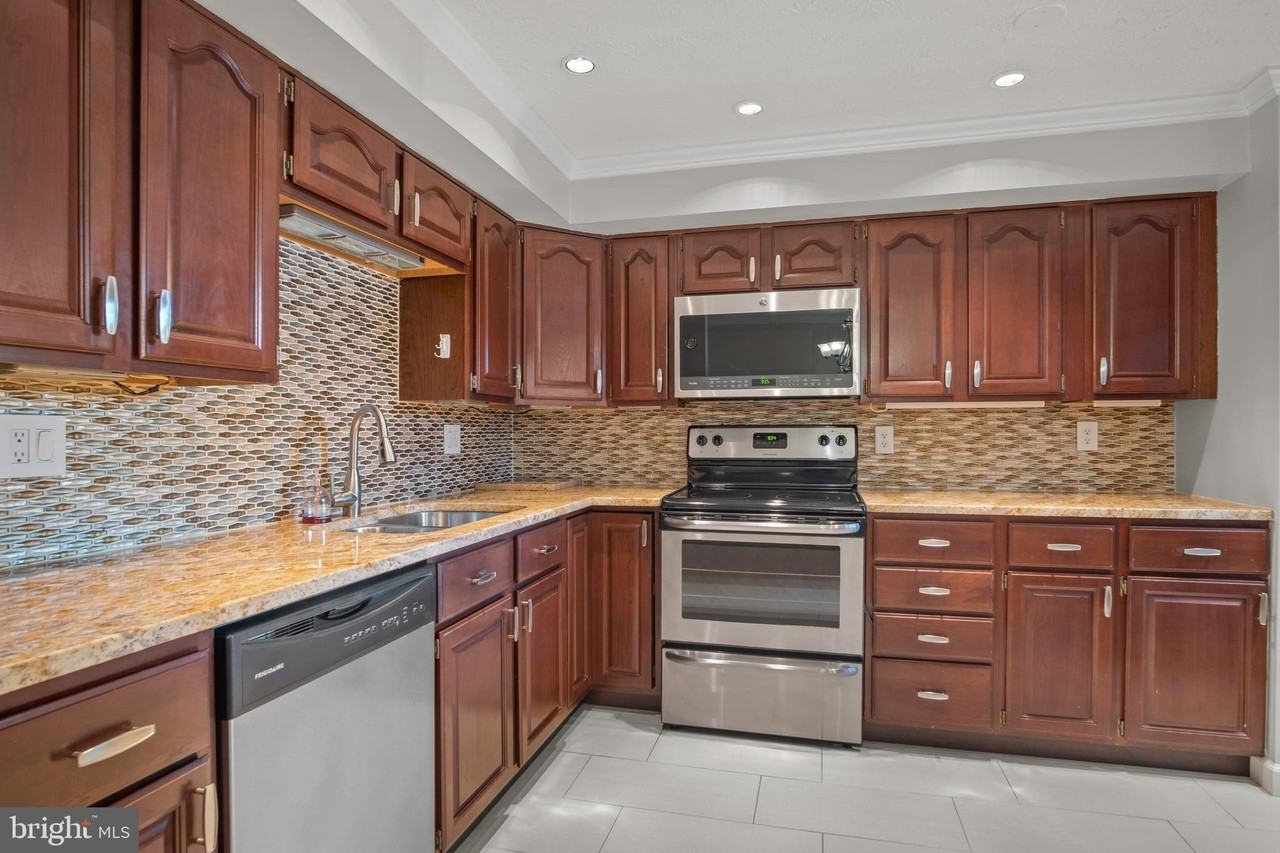 3390 Longbow Ct - Photo 5 of 31