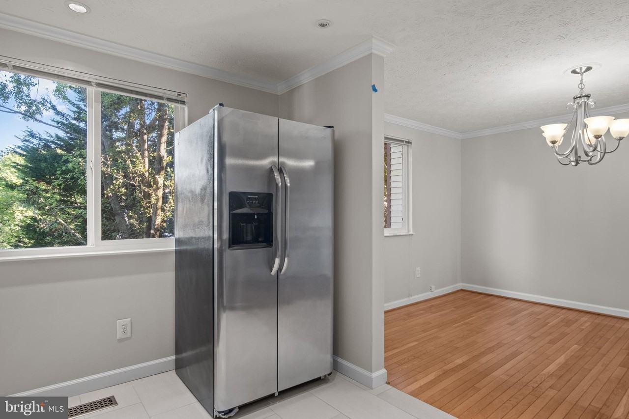 3390 Longbow Ct - Photo 6 of 31