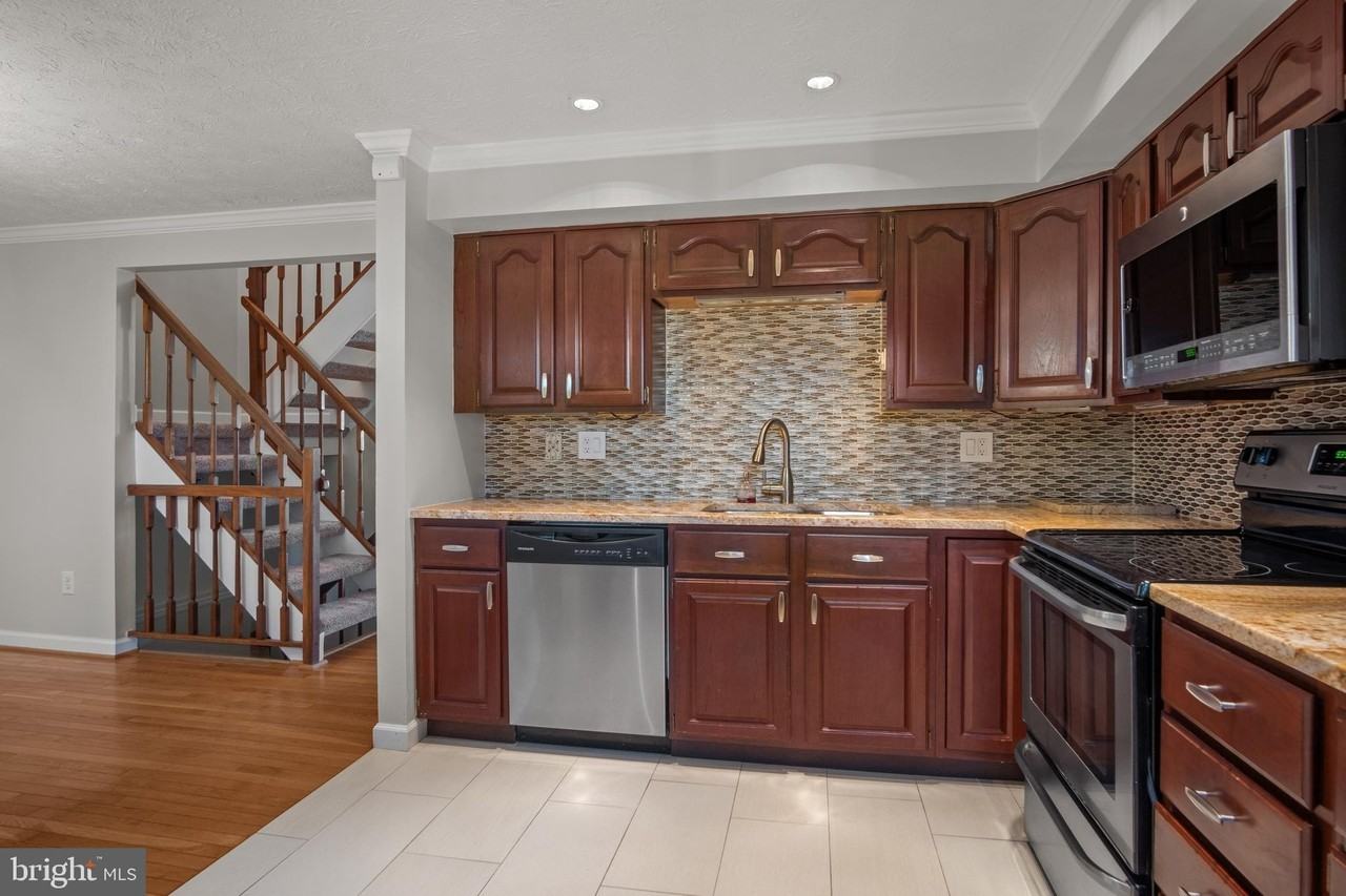 3390 Longbow Ct - Photo 7 of 31