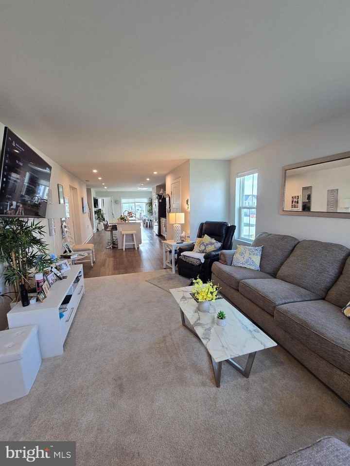 107 Dunster St - Photo 4 of 25