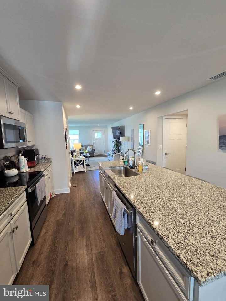 107 Dunster St - Photo 5 of 25