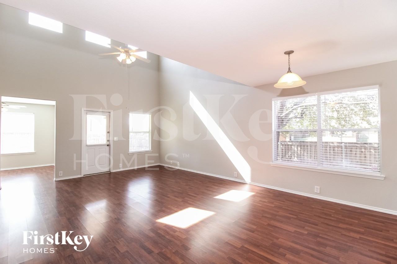 4500 Chris Dr - Photo 6 of 16