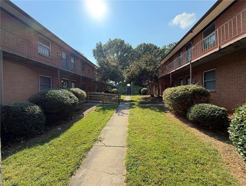 513 S Green St #C - Photo 2 of 9