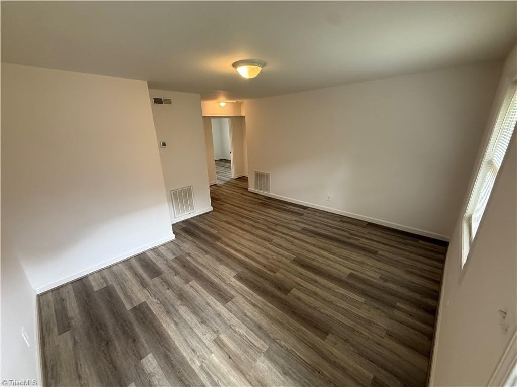 513 S Green St #C - Photo 4 of 9