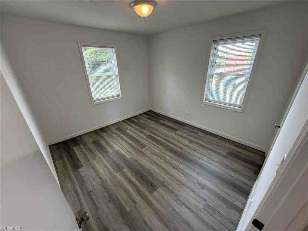 513 S Green St #C - Photo 7 of 9