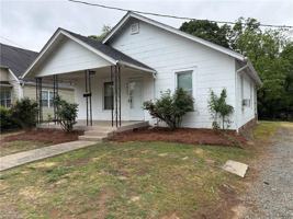featured image of 4008 Leo St