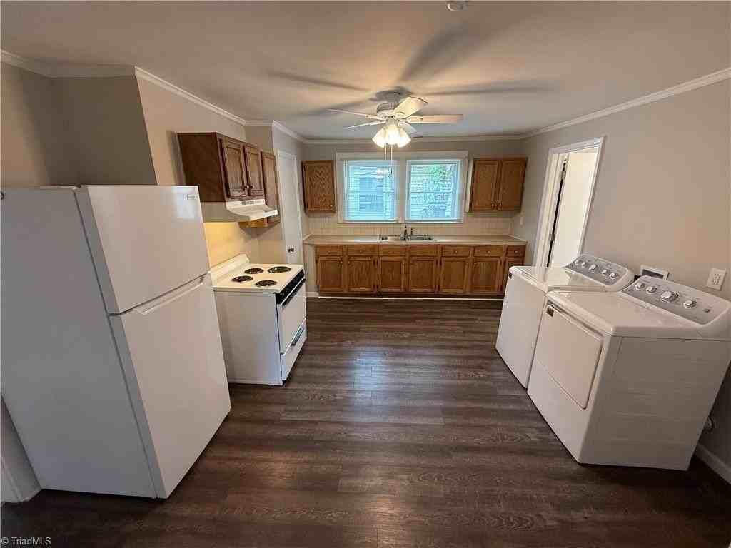 4008 Leo St - Photo 5 of 11
