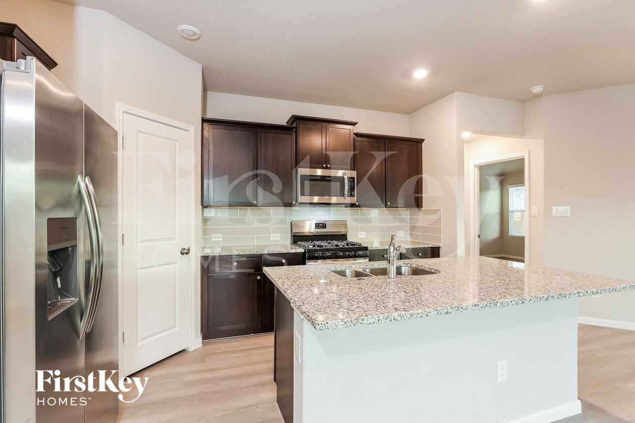 15007 Maskette Ave - Photo 6 of 15