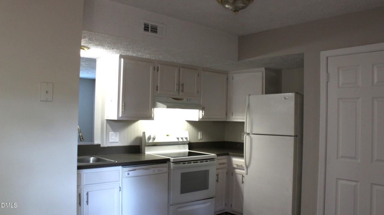 2706 Big Oak St - Photo 7 of 11