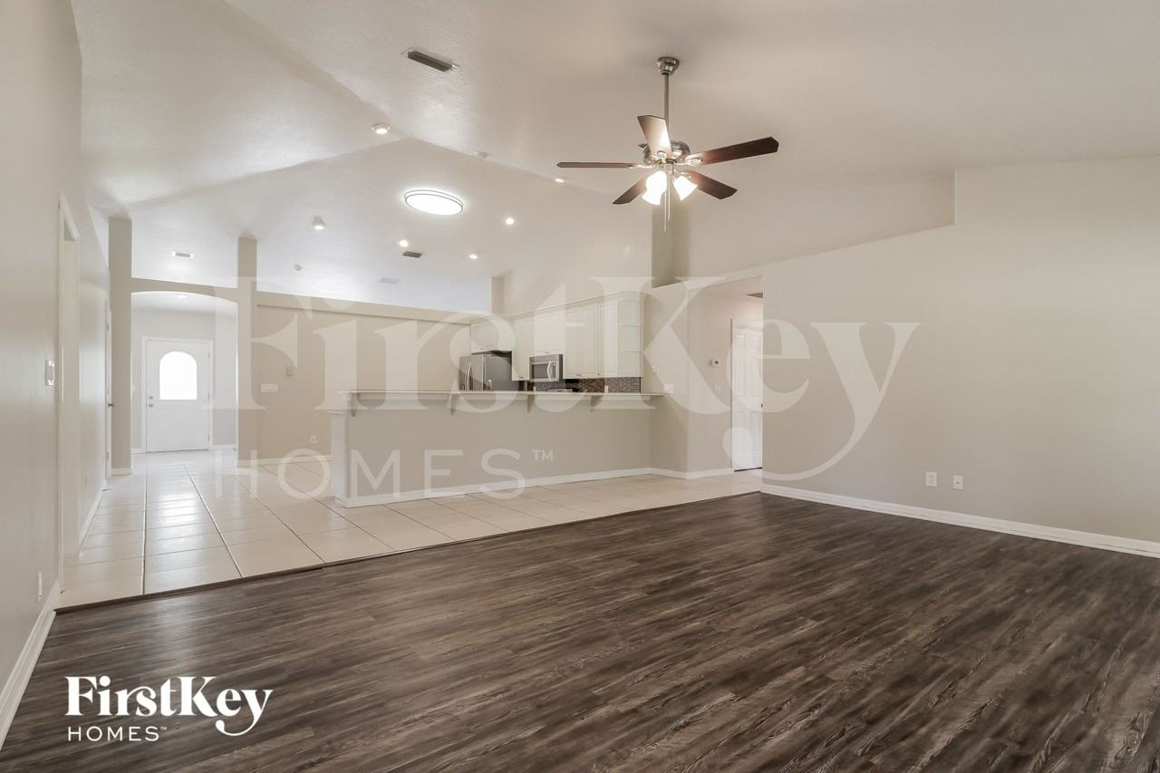 660 Wild Flower St - Photo 3 of 15