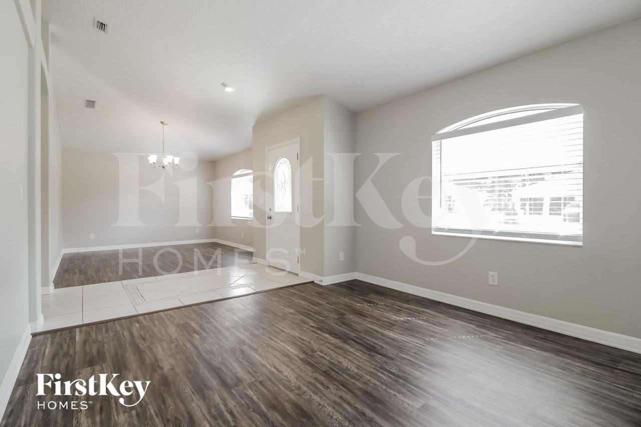 660 Wild Flower St - Photo 4 of 15