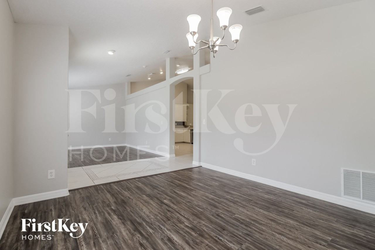 660 Wild Flower St - Photo 5 of 15